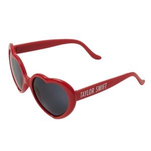 NWT Taylor Swift Sunglasses Red Heart Shaped Unopened Online 22 Limited Edition